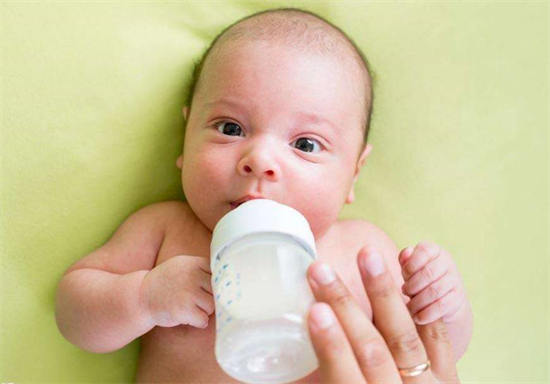 关键点：婴儿喝牛奶促进生长的注意事项